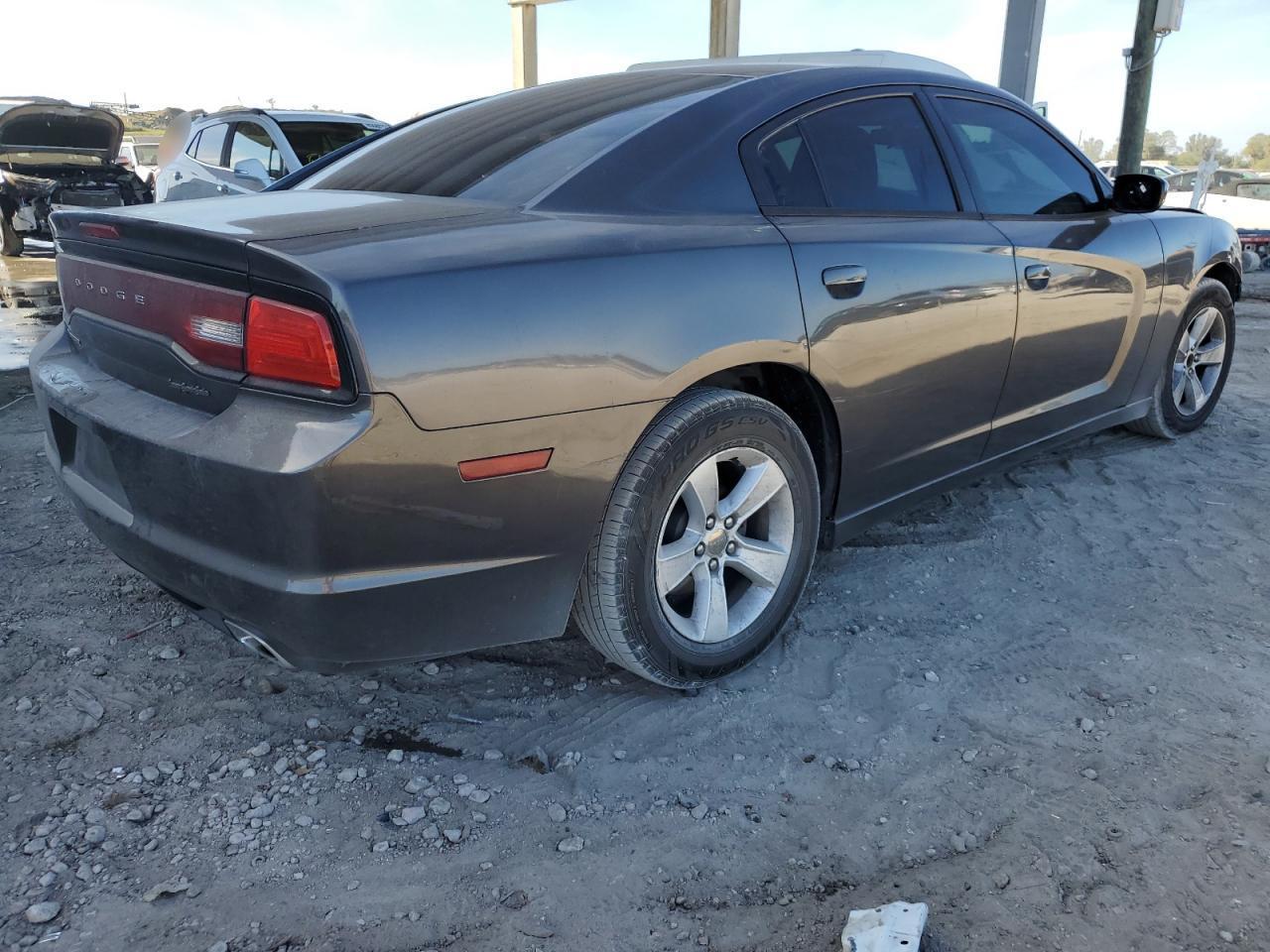 2013 DODGE CHARGER SE - Image 3