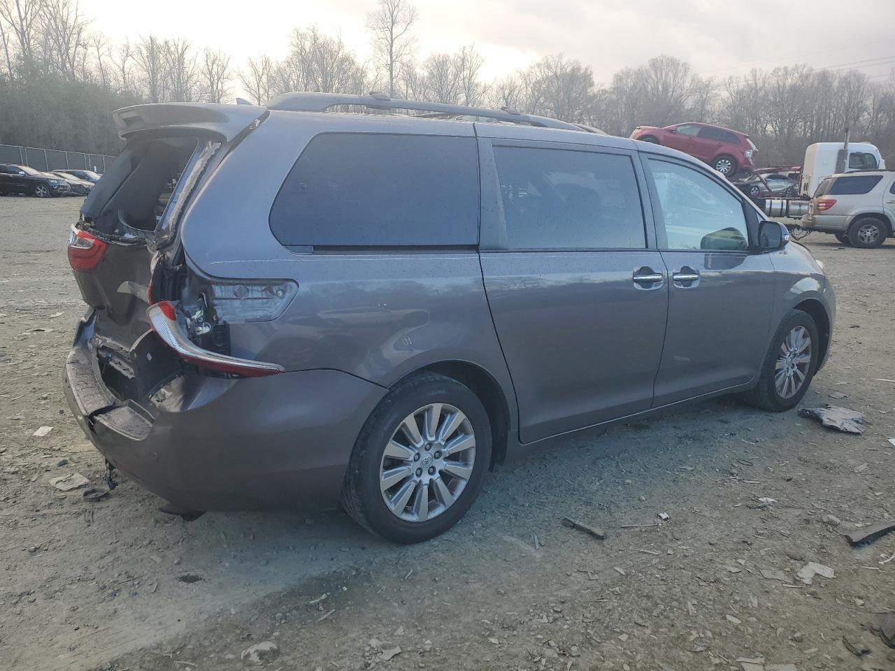 2015 TOYOTA SIENNA XLE - Фото 3