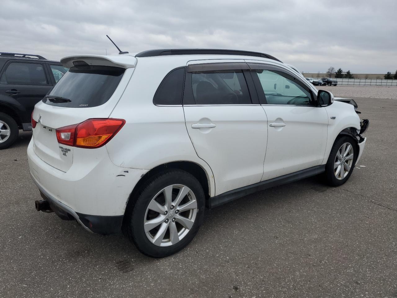 2015 MITSUBISHI OUTLANDER - Image 3