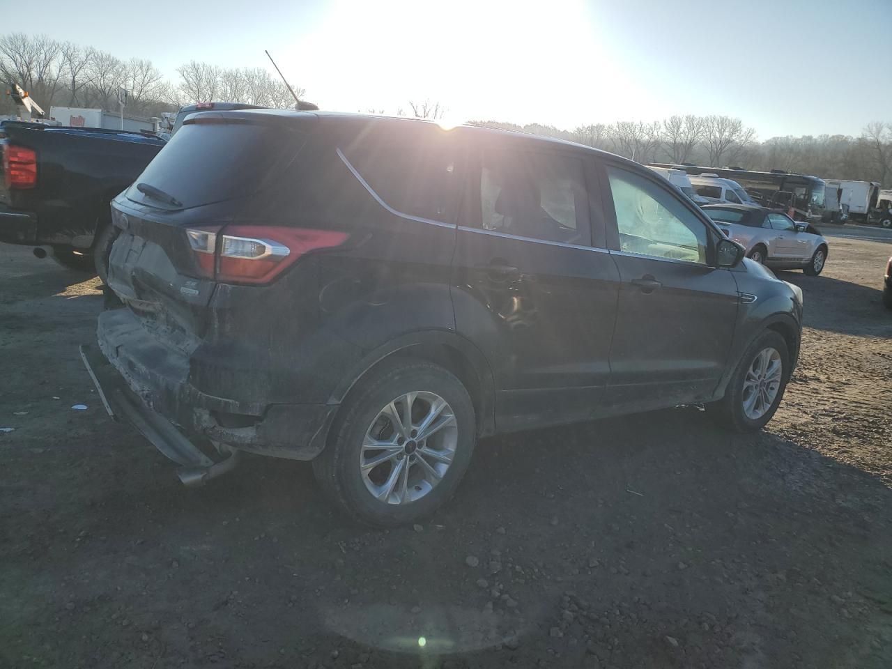2017 FORD ESCAPE SE - Image 3