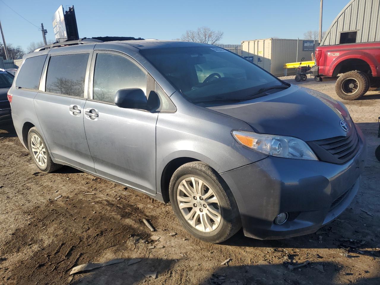 2015 TOYOTA SIENNA XLE - Фото 4
