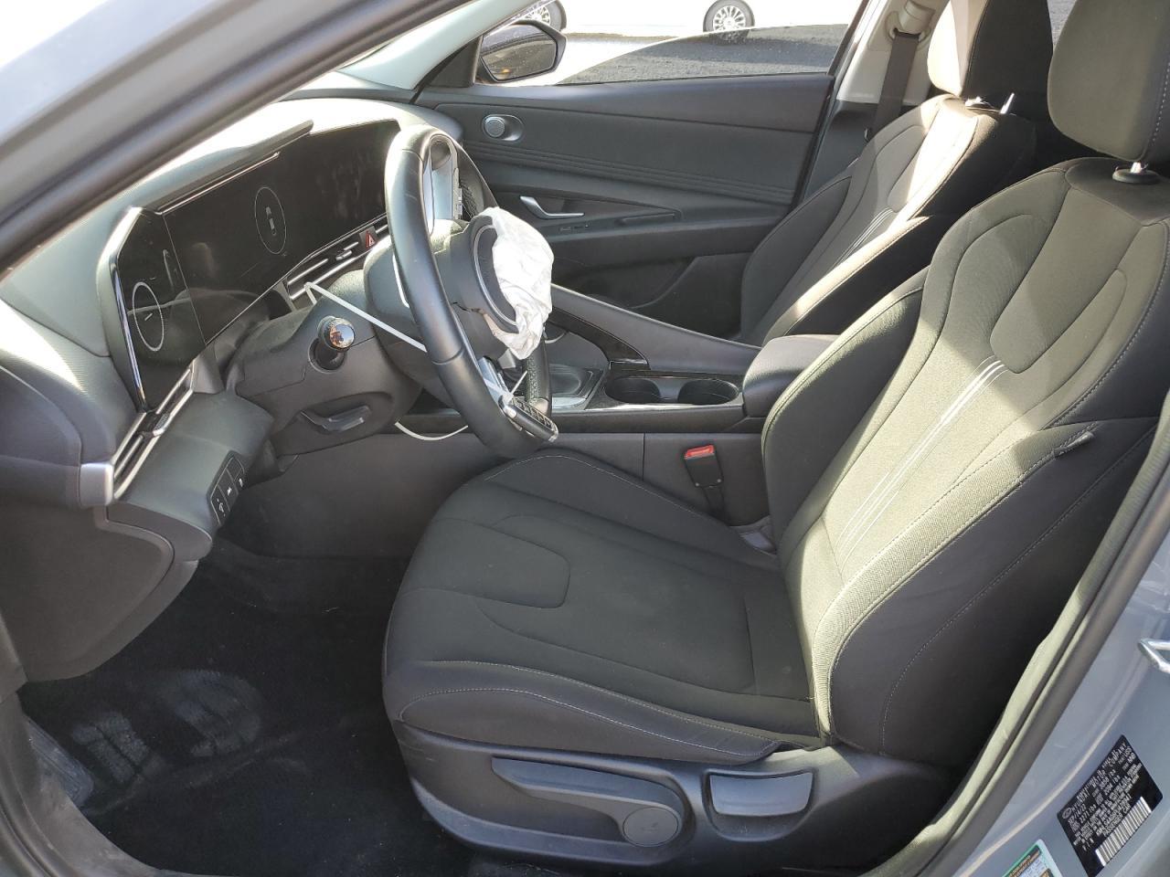 2023 HYUNDAI ELANTRA SE - Image 7