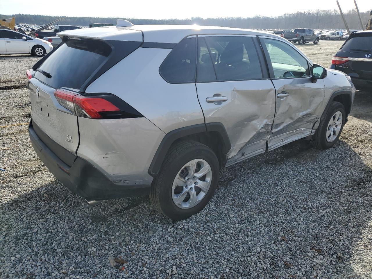 2023 TOYOTA RAV4 LE - Фото 3