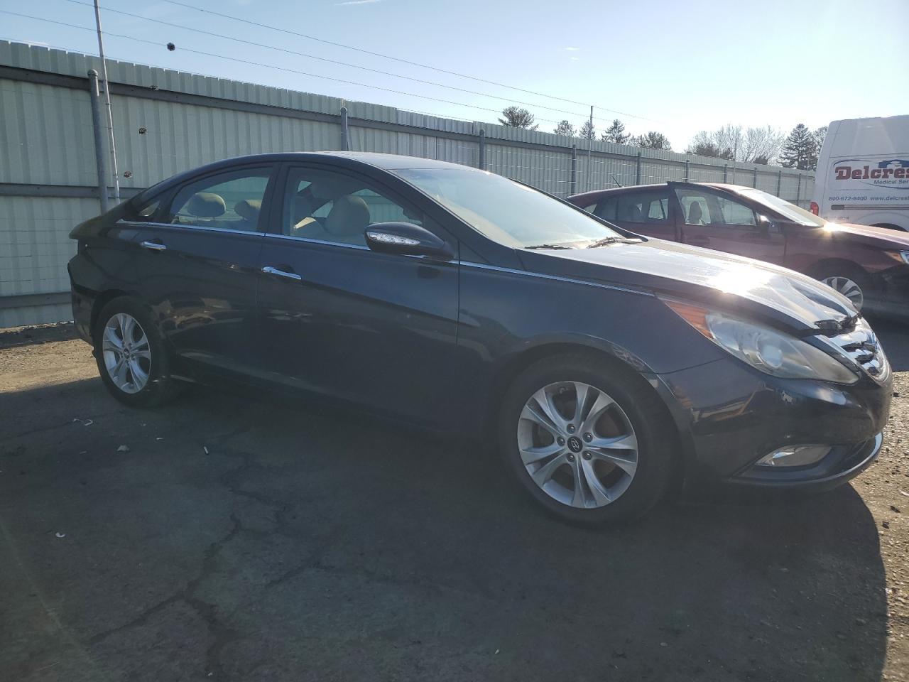 2011 HYUNDAI SONATA SE - Image 4