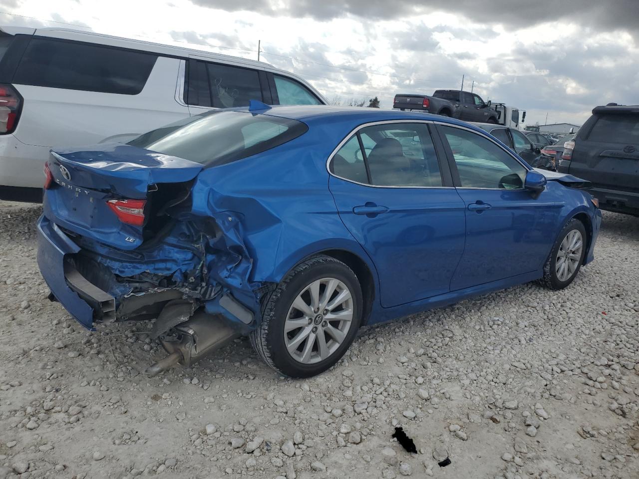 2020 TOYOTA CAMRY LE - Фото 3