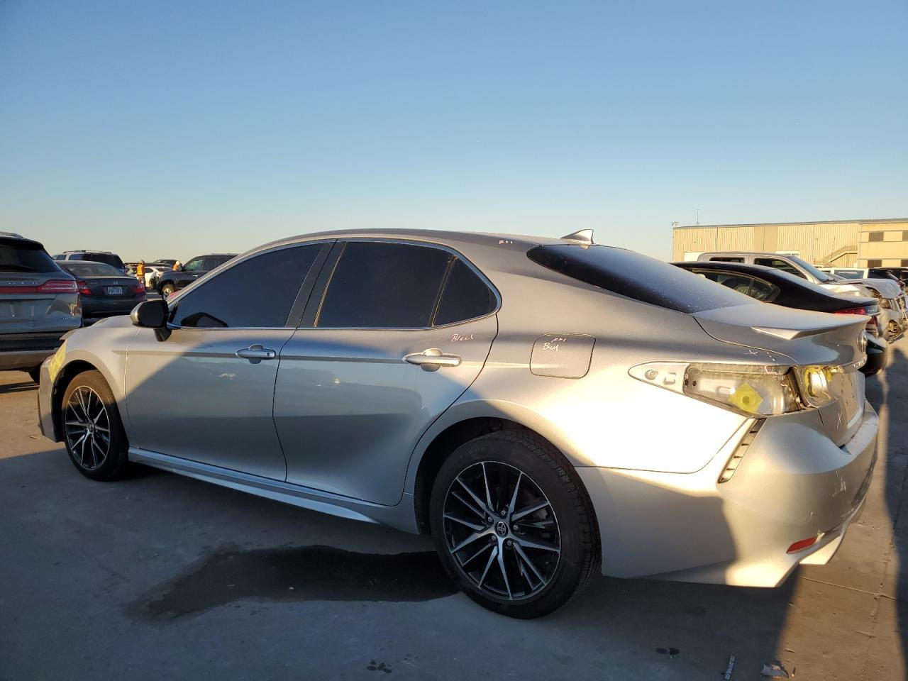 2021 TOYOTA CAMRY SE - Фото 2