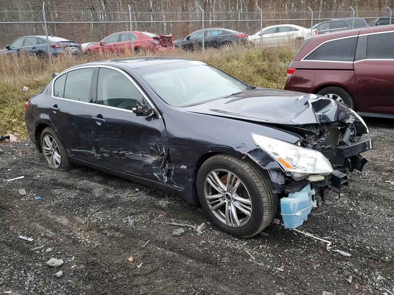 2011 INFINITI G37 - Image 4