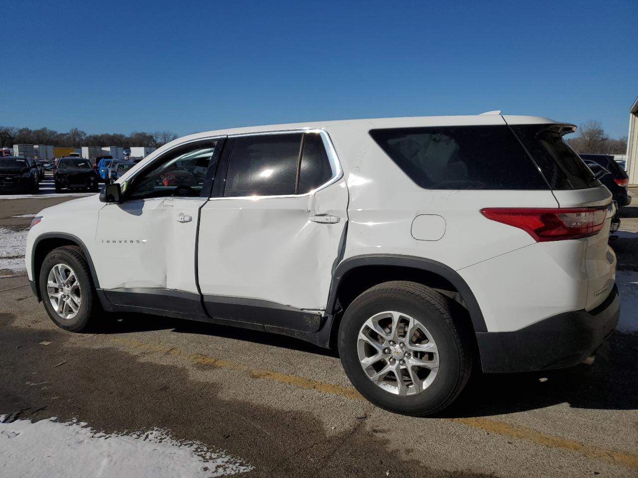 2021 CHEVROLET TRAVERSE L - Фото 2