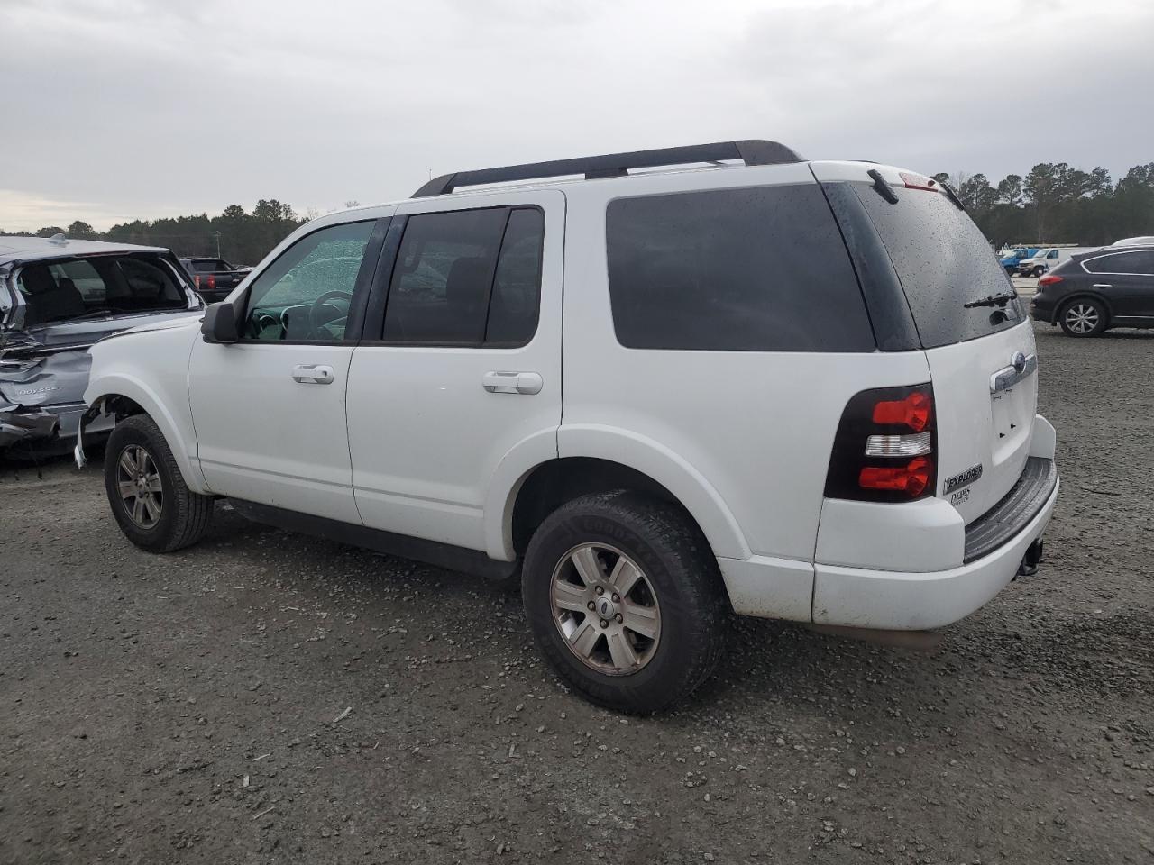 2010 FORD EXPLORER X - Image 2
