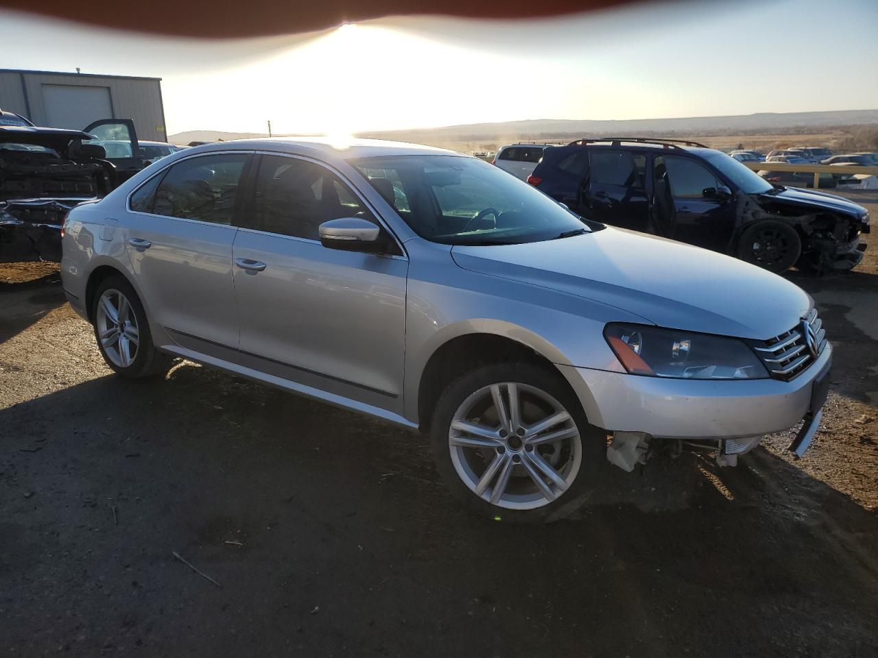 2014 VOLKSWAGEN PASSAT SEL - Фото 4