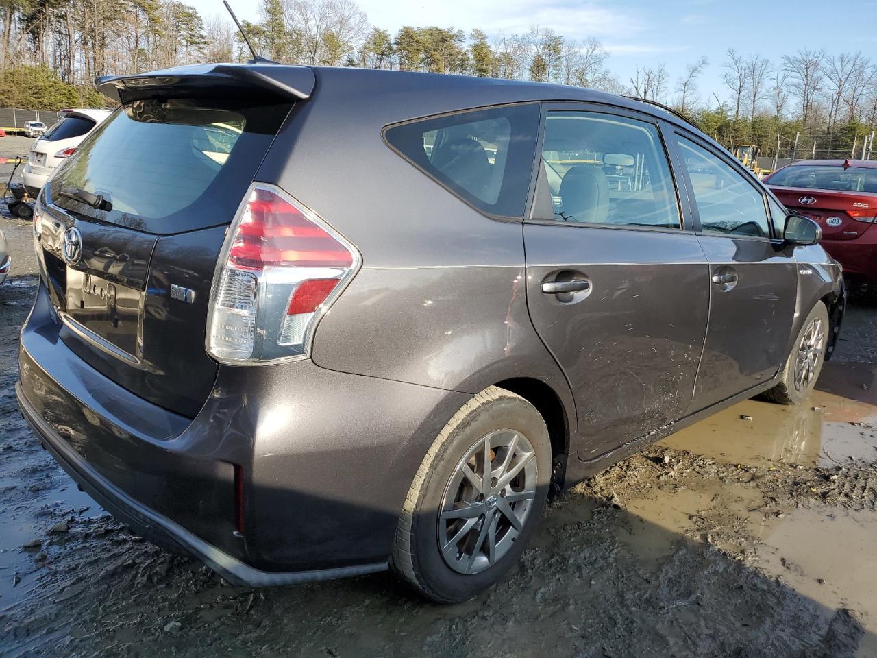 2015 TOYOTA PRIUS V - Фото 3