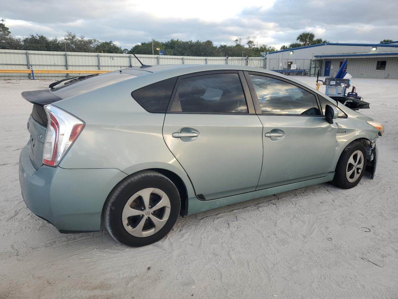 2015 TOYOTA PRIUS - Фото 3