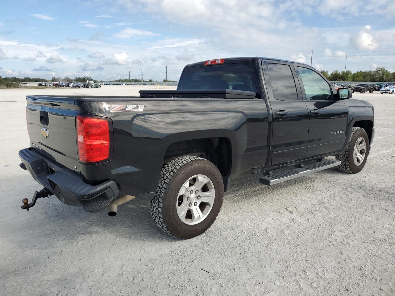 2017 CHEVROLET SILVERADO - Image 3