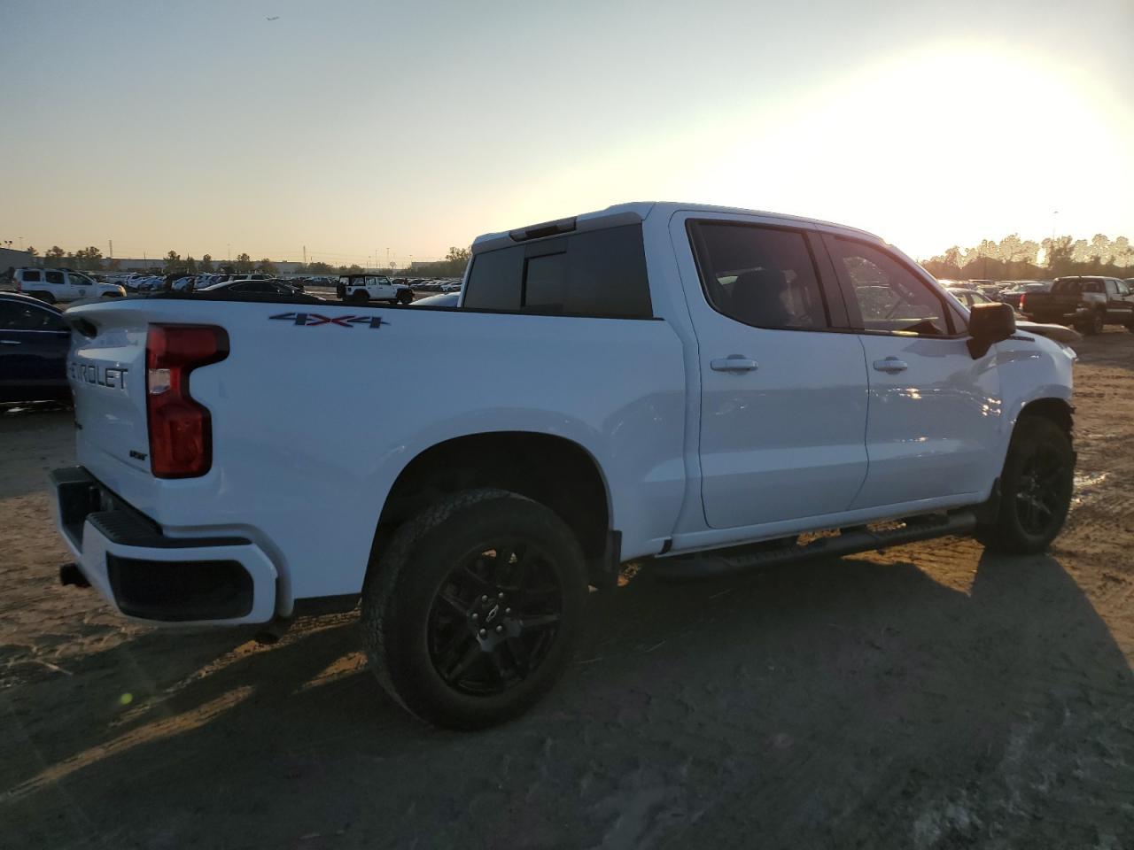 2023 CHEVROLET SILVERADO - Image 3