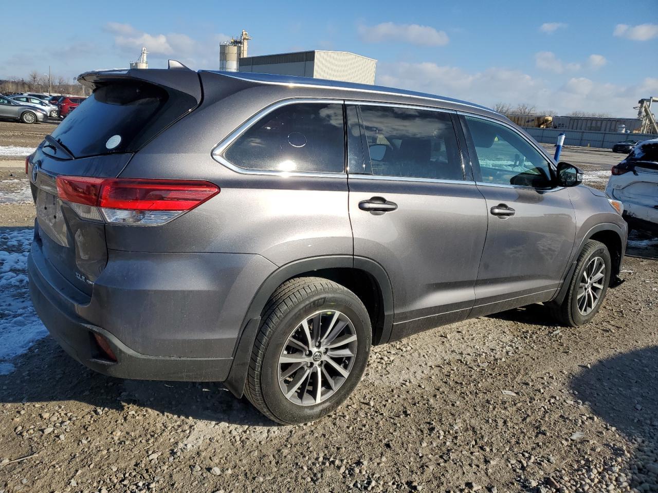 2018 TOYOTA HIGHLANDER - Фото 3