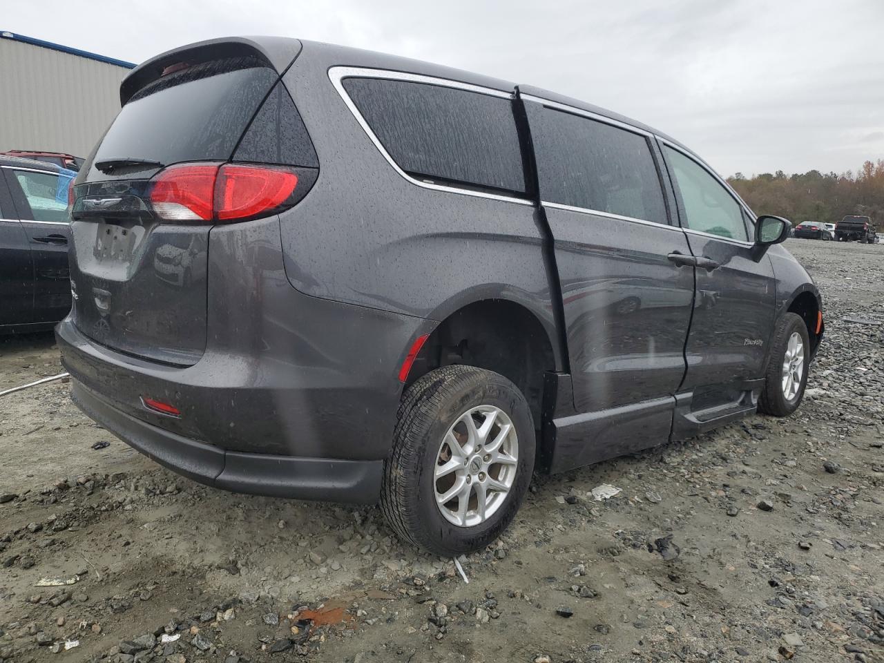 2022 CHRYSLER VOYAGER LX - Фото 3