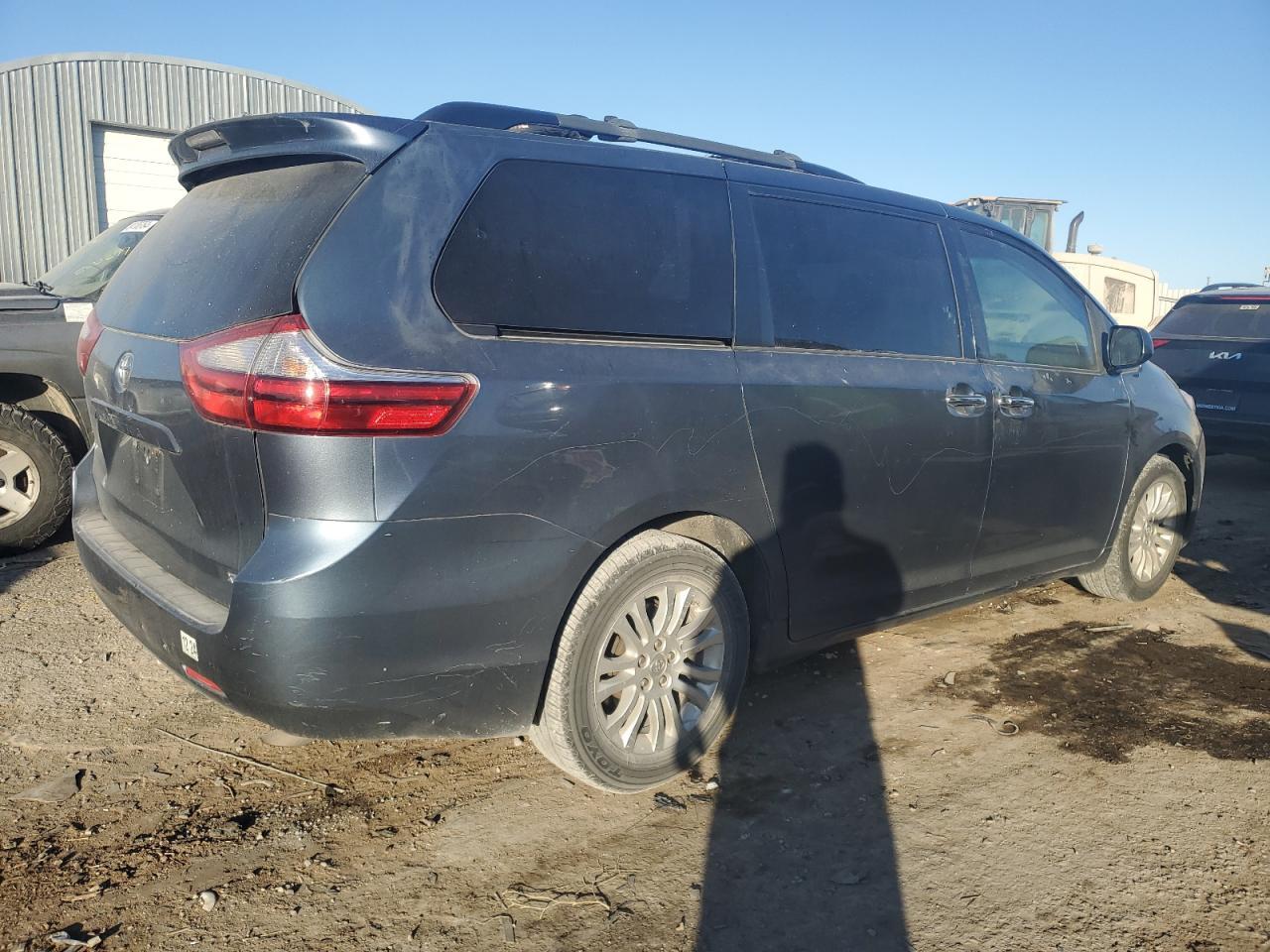 2015 TOYOTA SIENNA XLE - Фото 3
