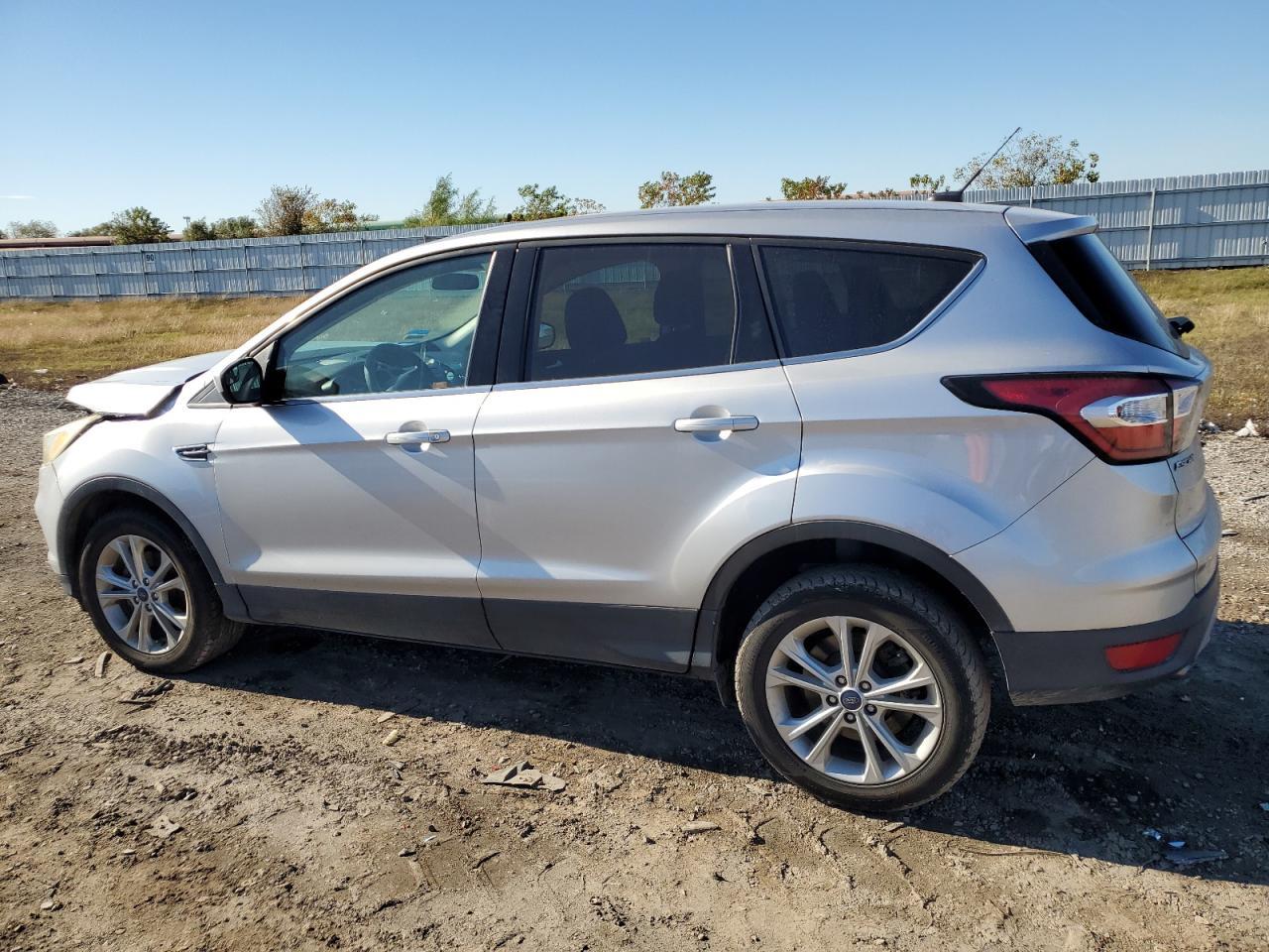 2017 FORD ESCAPE SE - Image 2