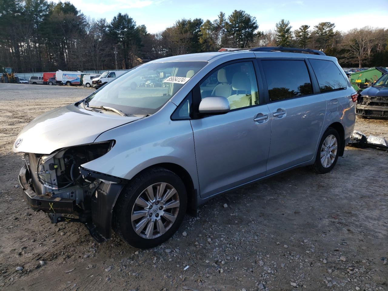 2015 TOYOTA SIENNA LE