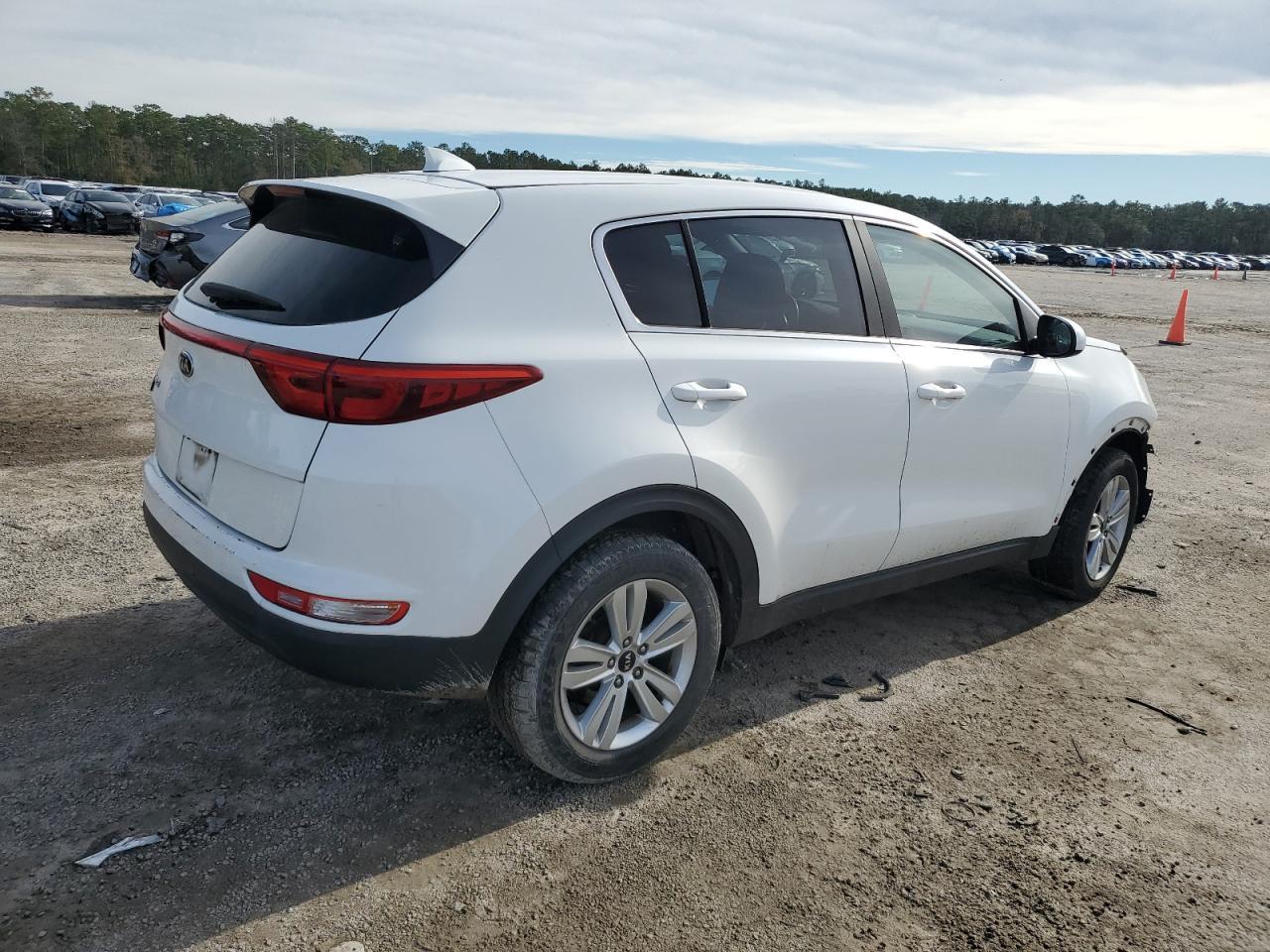 2017 KIA SPORTAGE L - Image 3