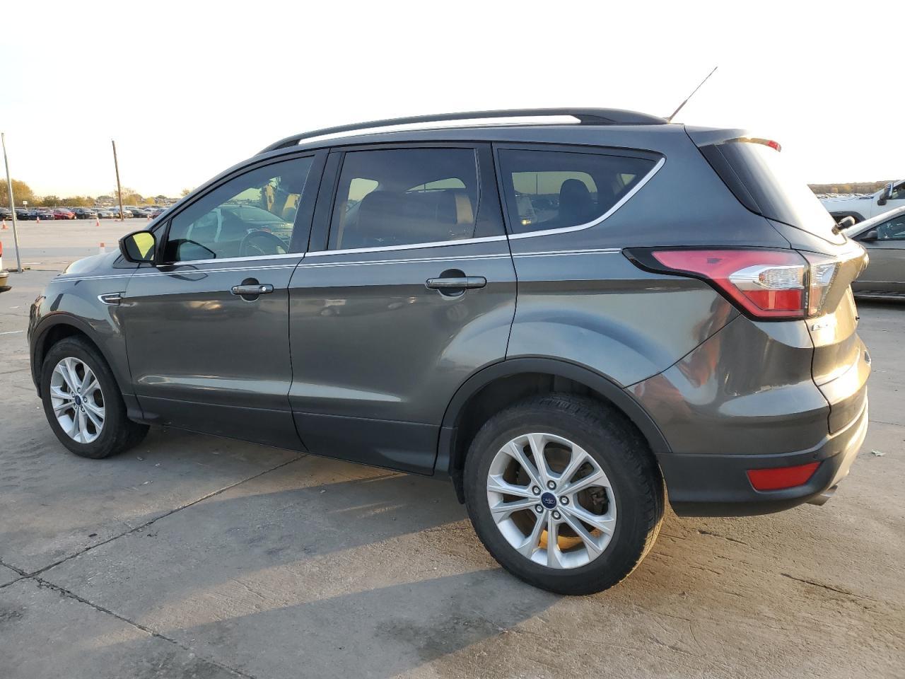 2017 FORD ESCAPE SE - Image 2