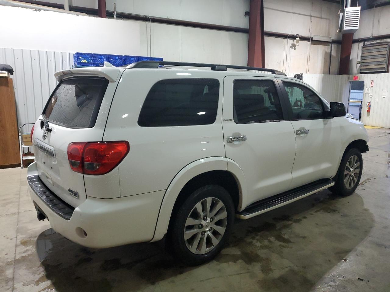 2016 TOYOTA SEQUOIA LI - Фото 3