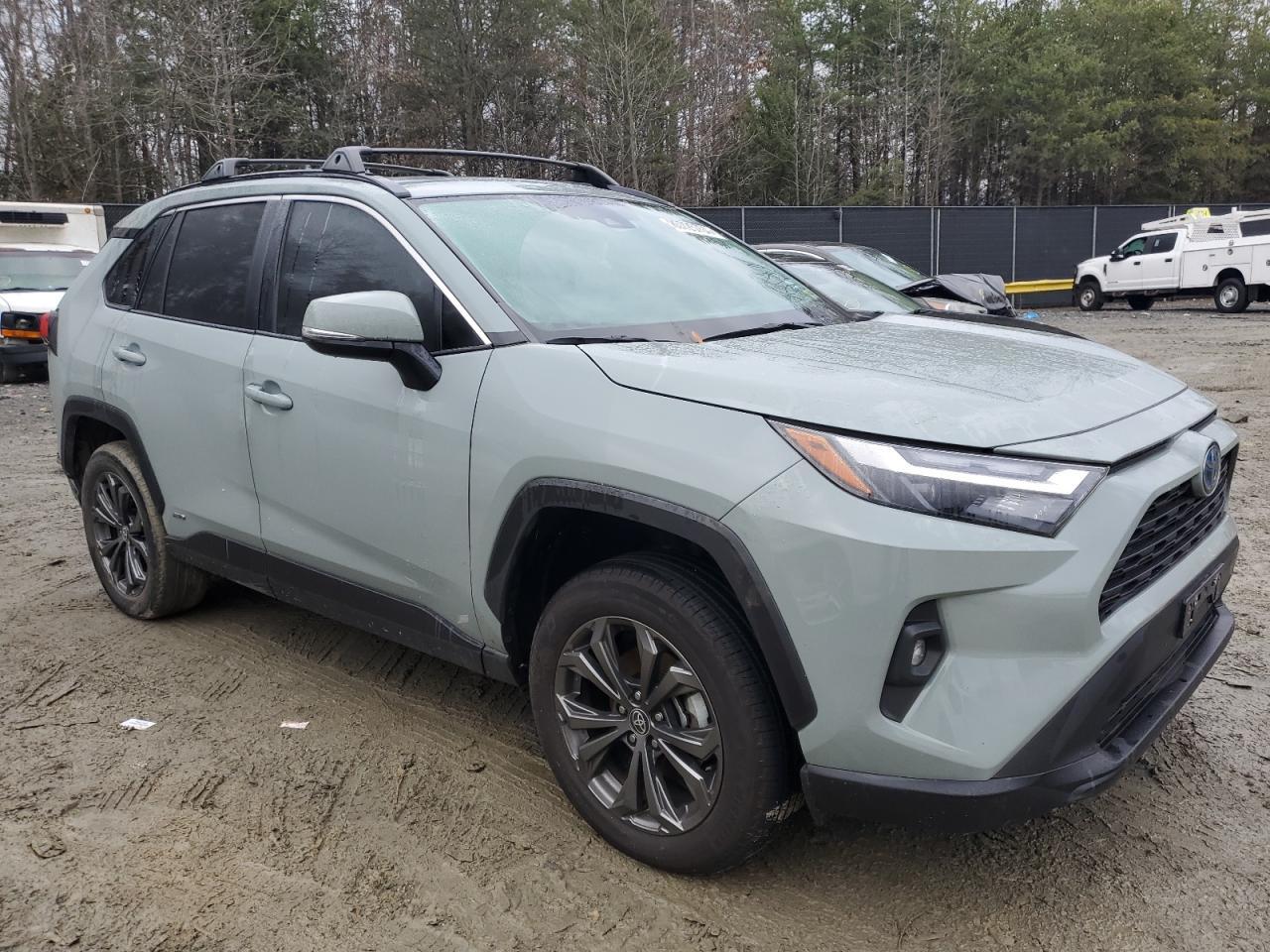 2022 TOYOTA RAV4 XLE P - Image 4