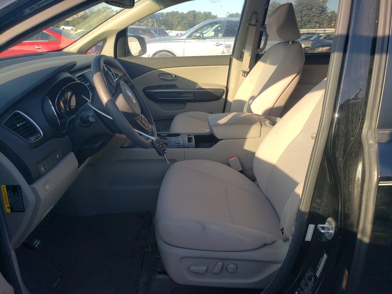 2017 KIA SEDONA LX - Image 7