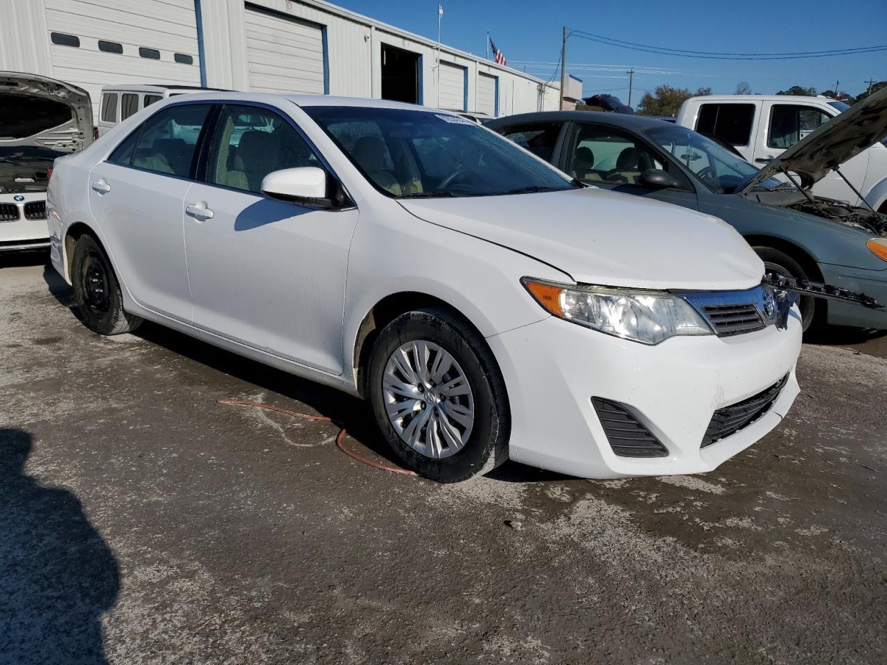 2014 TOYOTA CAMRY L - Image 4