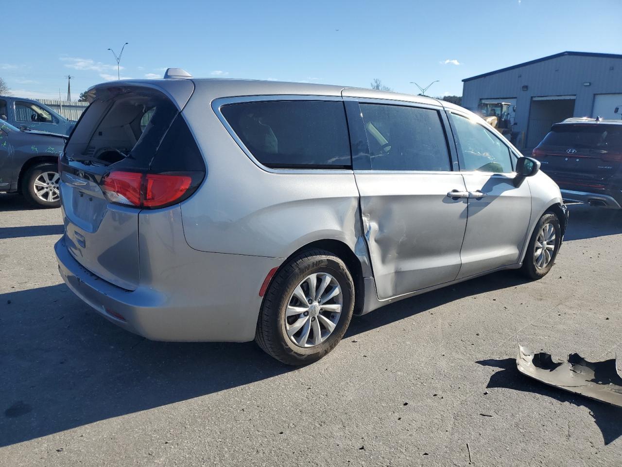 2017 CHRYSLER PACIFICA T - Image 3