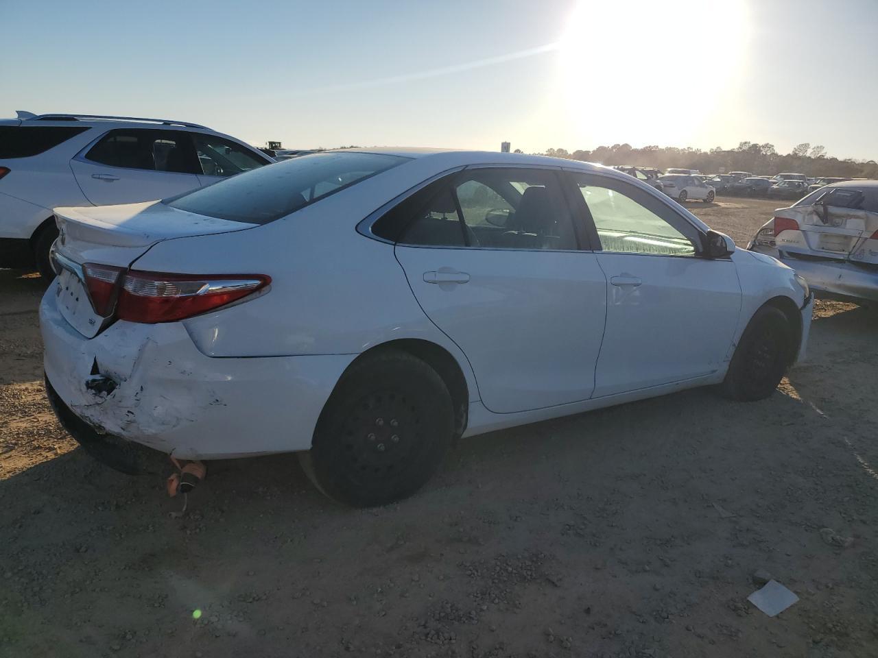 2015 TOYOTA CAMRY LE - Фото 3