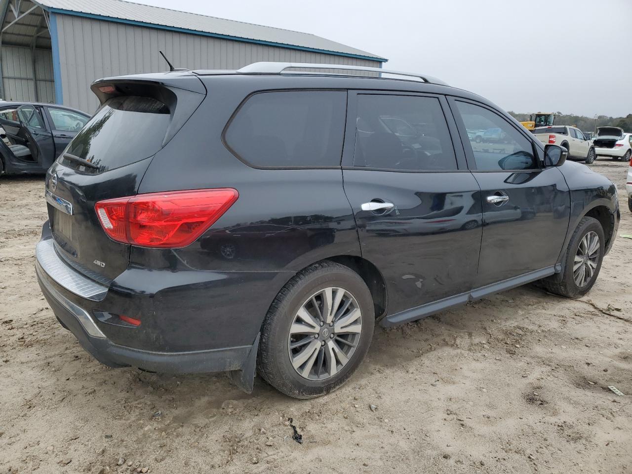2017 NISSAN PATHFINDER - Image 3