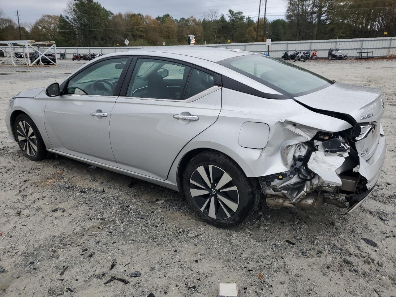 2022 NISSAN ALTIMA SV - Image 2