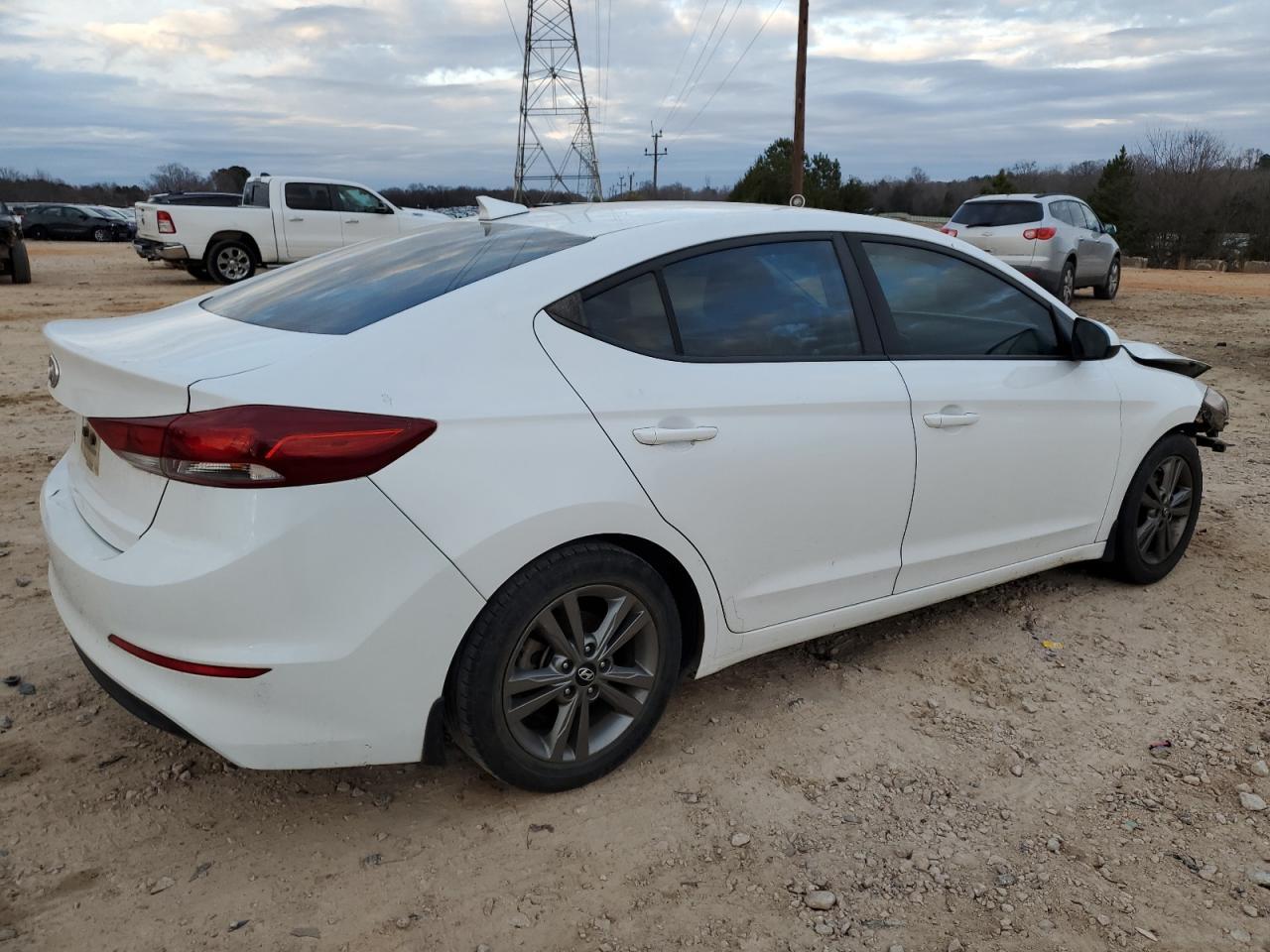 2018 HYUNDAI ELANTRA SE - Image 3