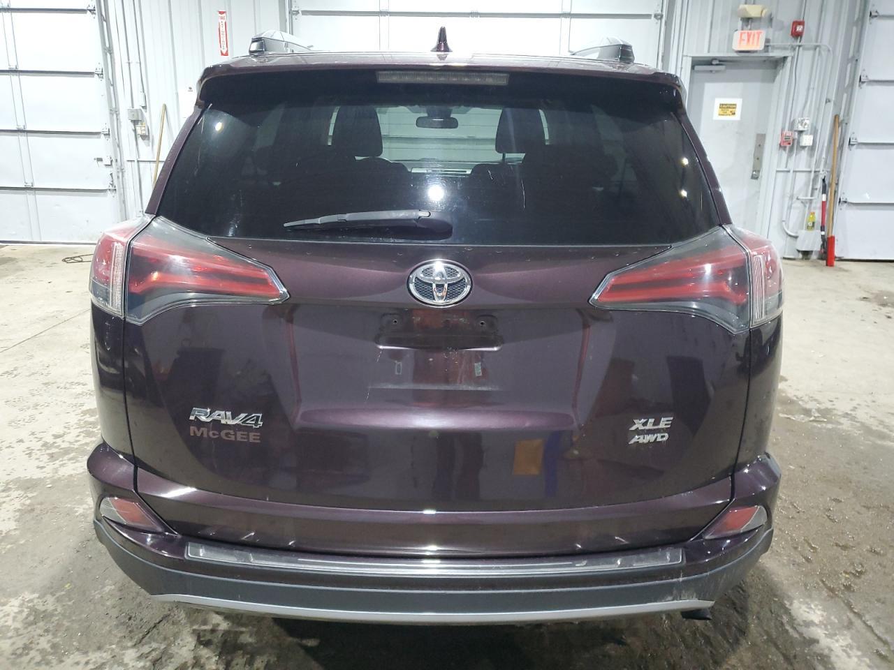 2017 TOYOTA RAV4 XLE - Фото 6