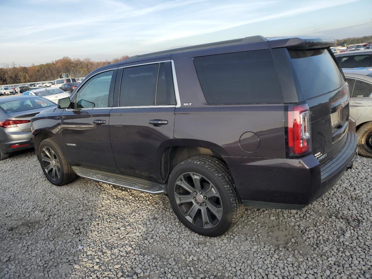 2016 GMC YUKON SLT - Фото 2