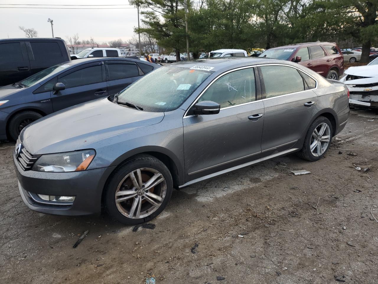 2013 VOLKSWAGEN PASSAT SE car image