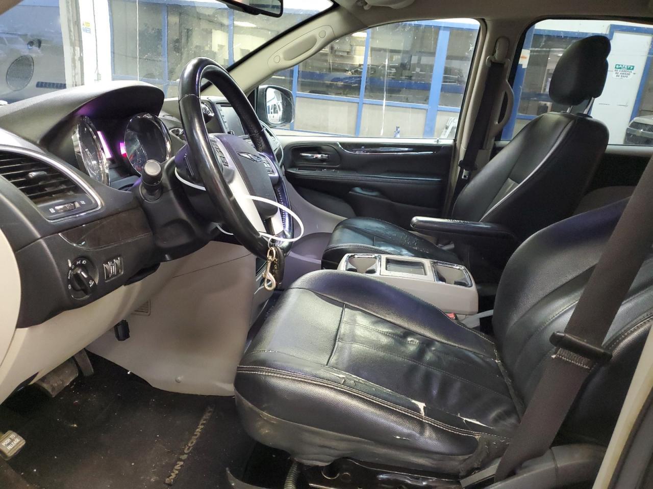 2014 CHRYSLER TOWN & COU - Image 7