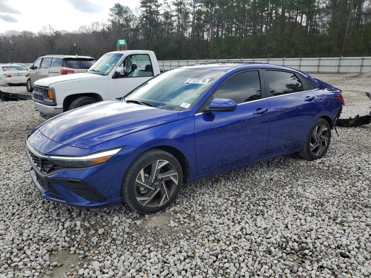 2024 HYUNDAI ELANTRA SE