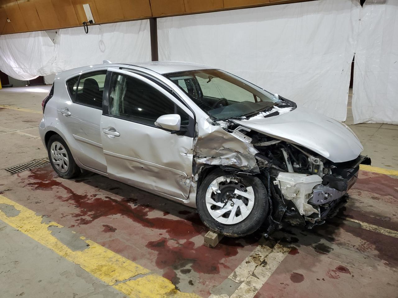 2016 TOYOTA PRIUS C - Фото 4