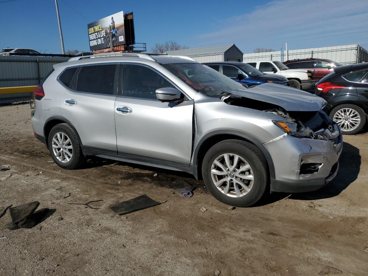 2017 NISSAN ROGUE S - Фото 4