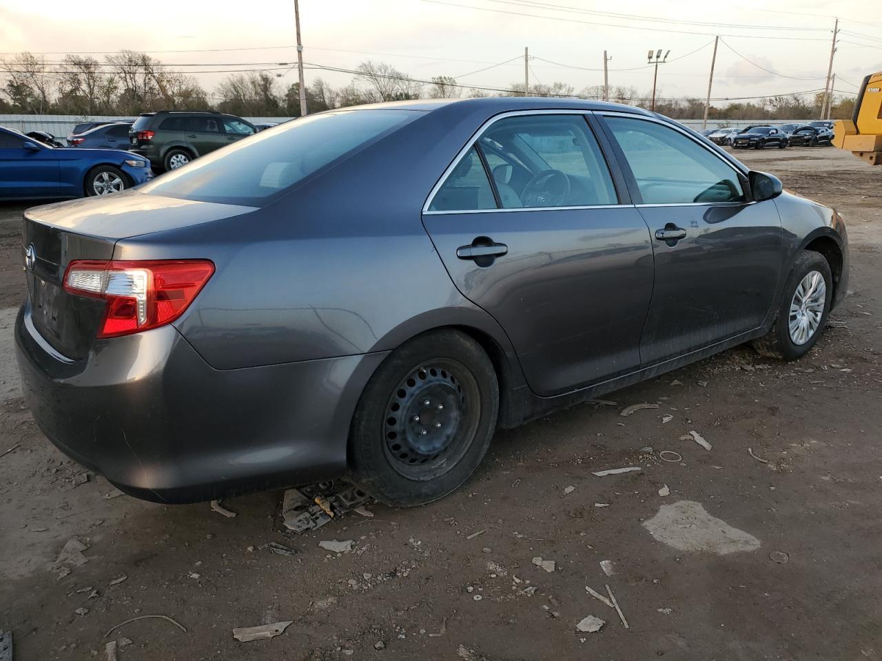 2014 TOYOTA CAMRY L - Фото 3