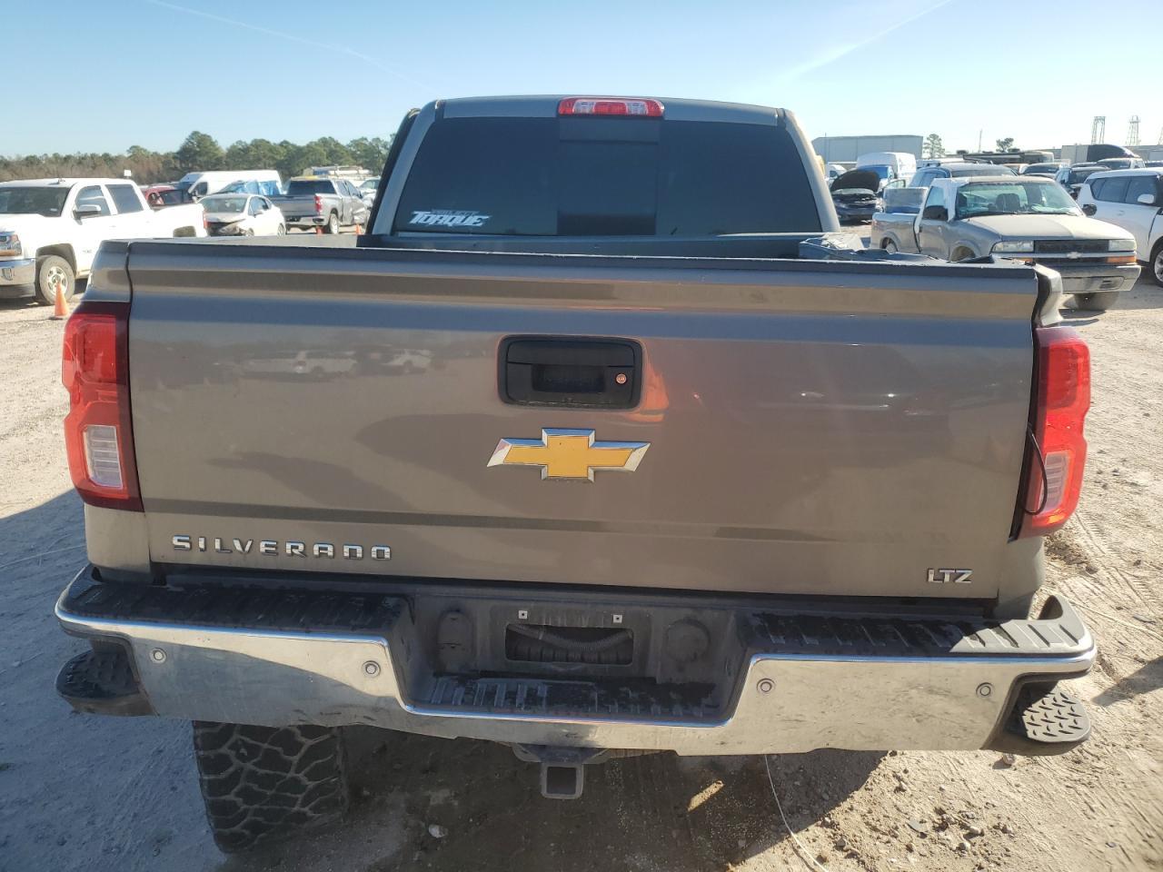 2017 CHEVROLET SILVERADO - Image 6