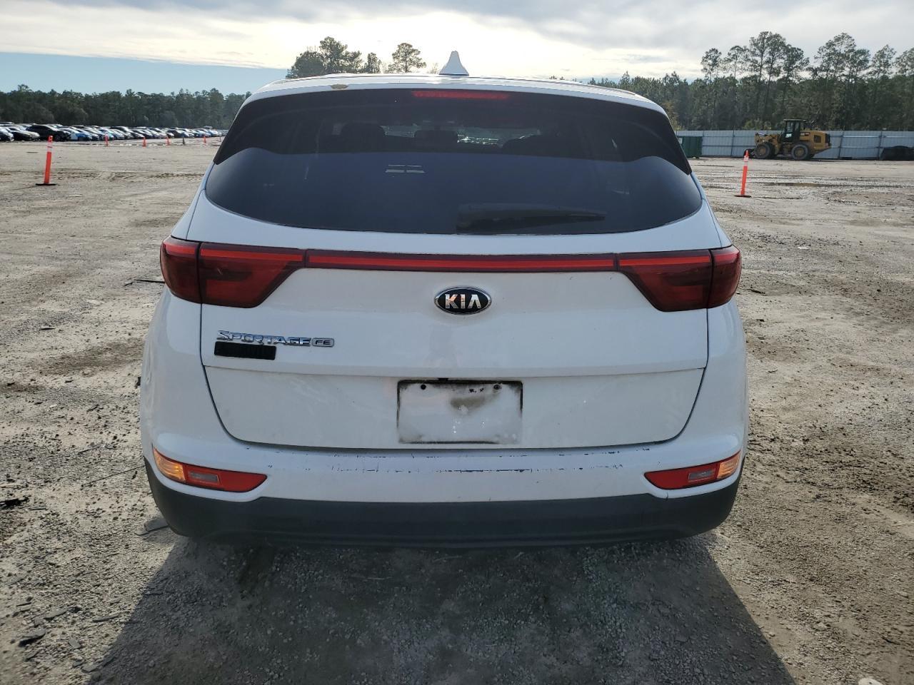 2017 KIA SPORTAGE L - Image 6
