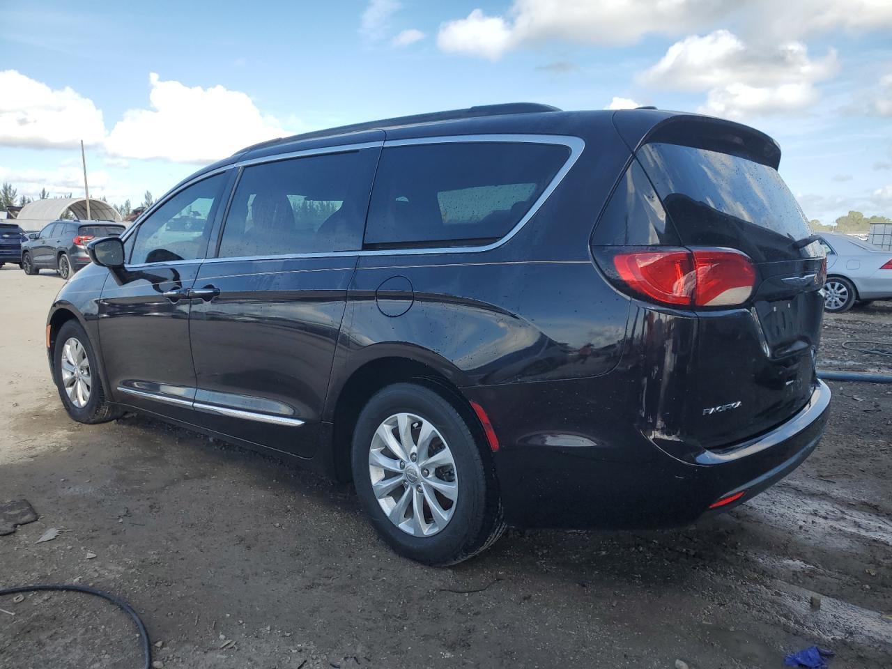 2017 CHRYSLER PACIFICA T - Image 2