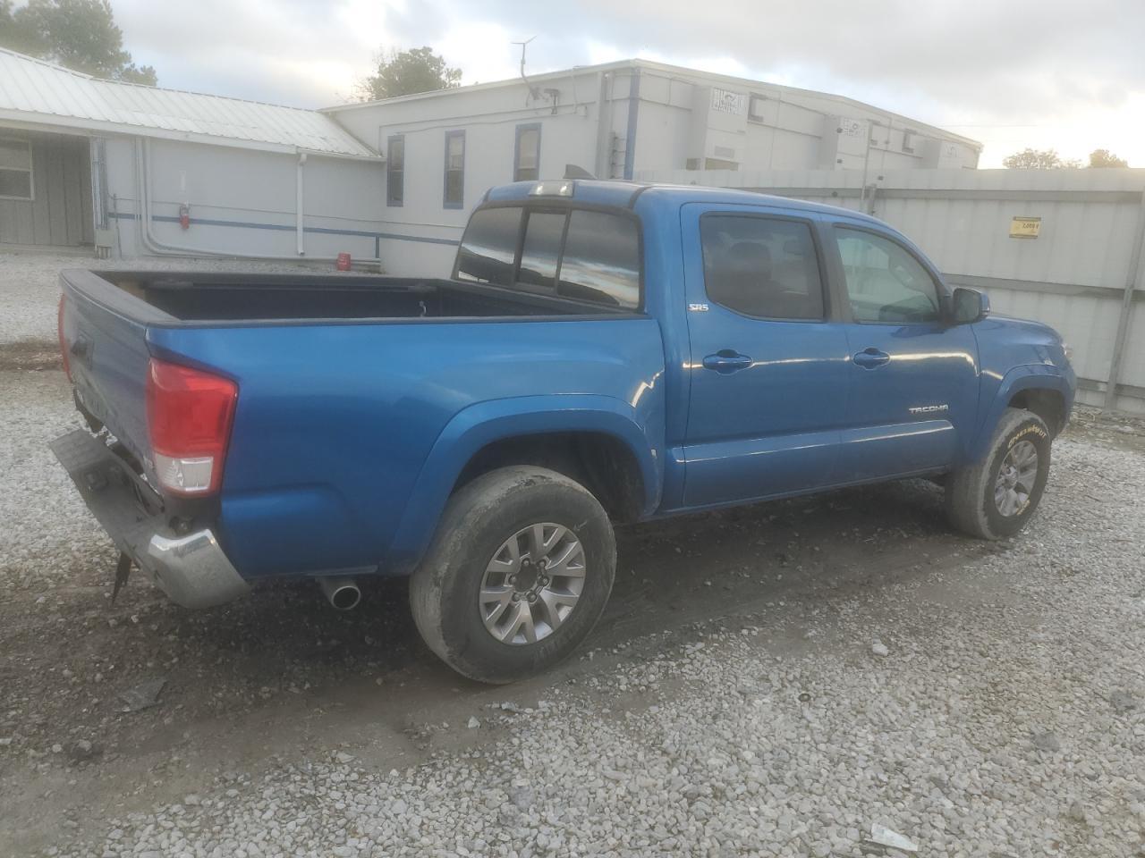 2017 TOYOTA TACOMA DOU - Фото 3