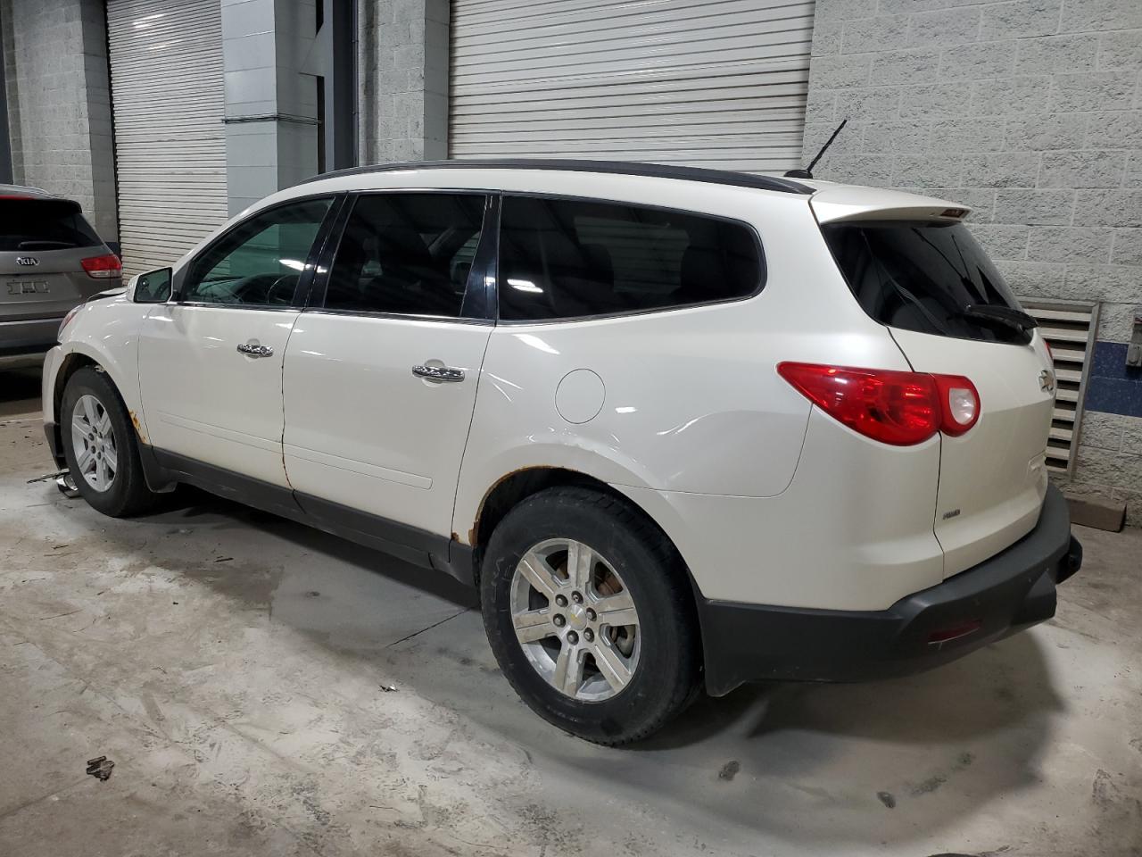 2012 CHEVROLET TRAVERSE L - Фото 2