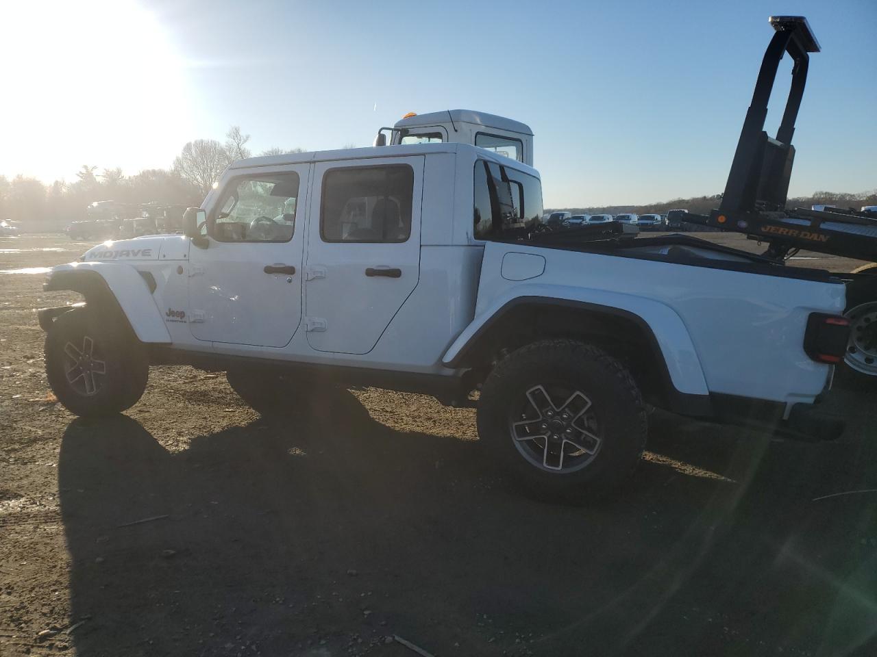 2024 JEEP GLADIATOR - Фото 2