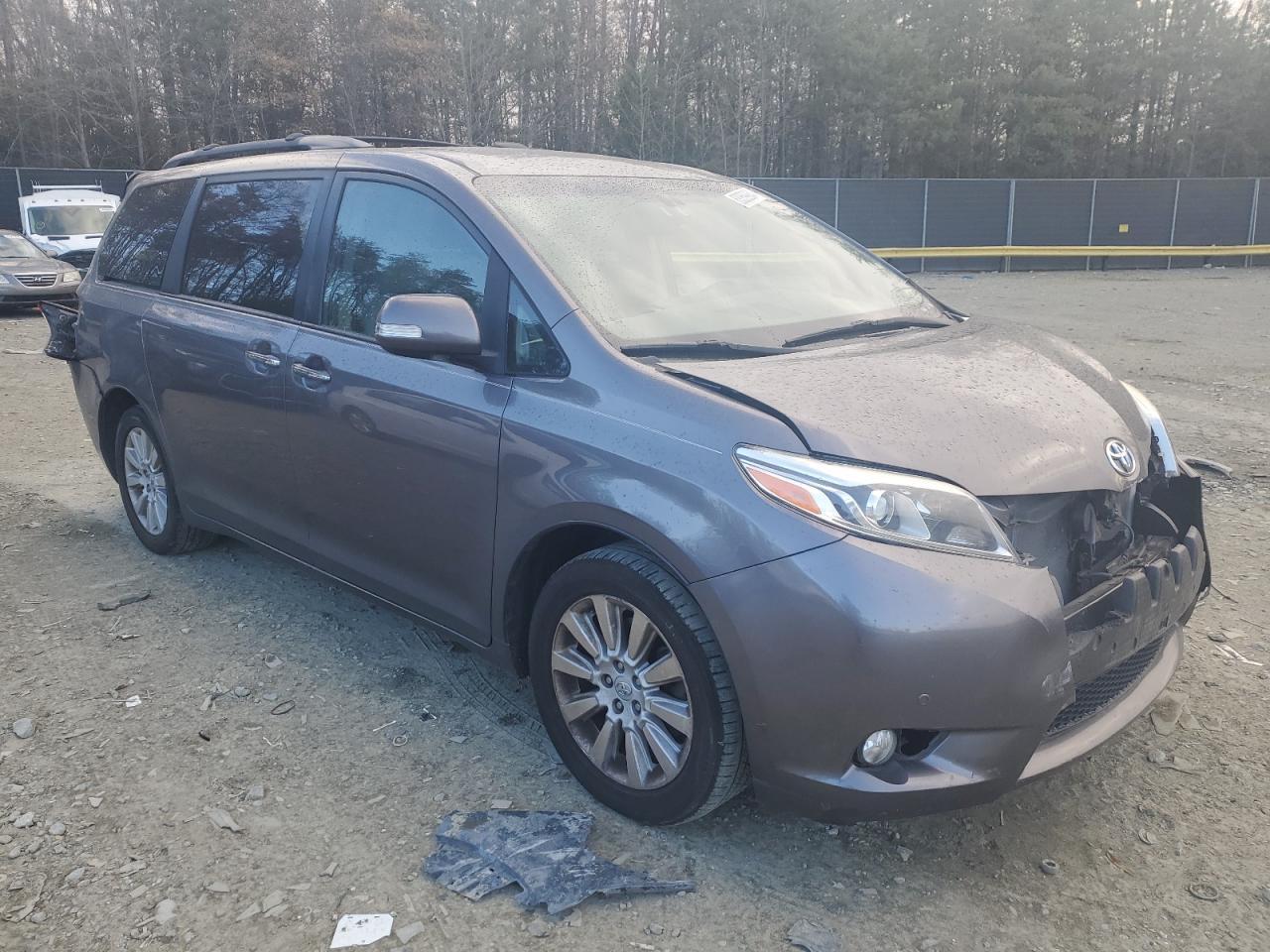 2015 TOYOTA SIENNA XLE - Фото 4
