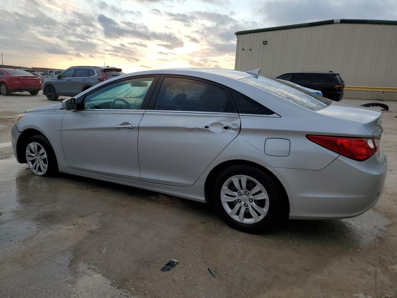 2011 HYUNDAI SONATA GLS - Image 2
